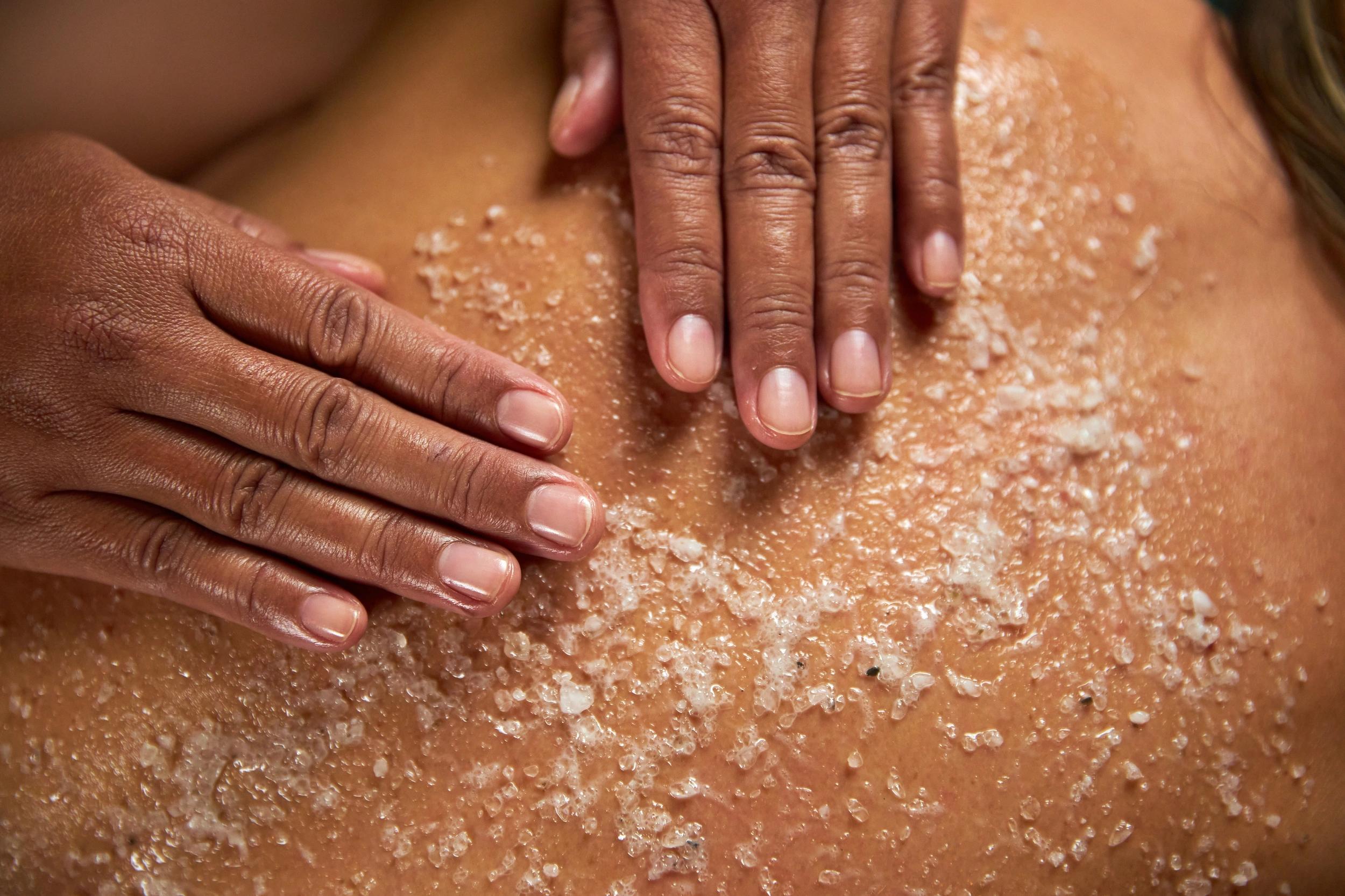 Soin exfoliant au spa du camping 4 étoiles Perla di Mare à Ghisonaccia