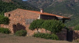 Explorer les villages corses