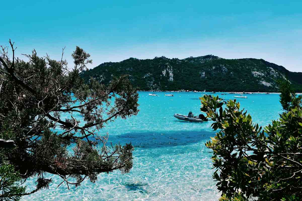 la splendide plage de Santa Giulia
